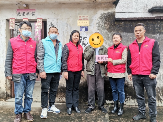 已處理1674092129217廣東省南粵交通江肇高速公司管理中心、江門平安通服務(wù)中心處到桃源鎮(zhèn)開(kāi)展“黨建引領(lǐng)送關(guān)懷&middot;春日共建暖人心”活動(dòng)，為中勝村困難家庭送上慰問(wèn)與關(guān)心.jpg