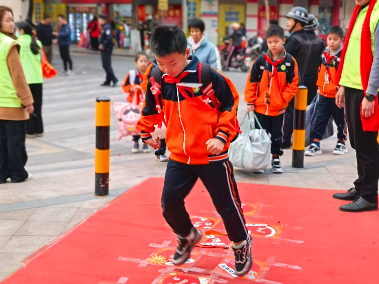 鶴城一小蛇影靈動(dòng).jpg