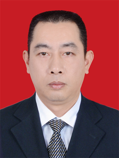 李偉超（紅底，有領(lǐng)帶）.jpg