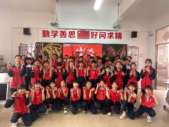 5大崗小學(xué)各班巧思迎新1.jpg