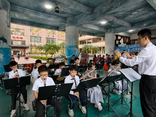 10共和小學(xué)管樂齊鳴迎開學(xué)，少年奏響新學(xué)期序章 (1).jpg